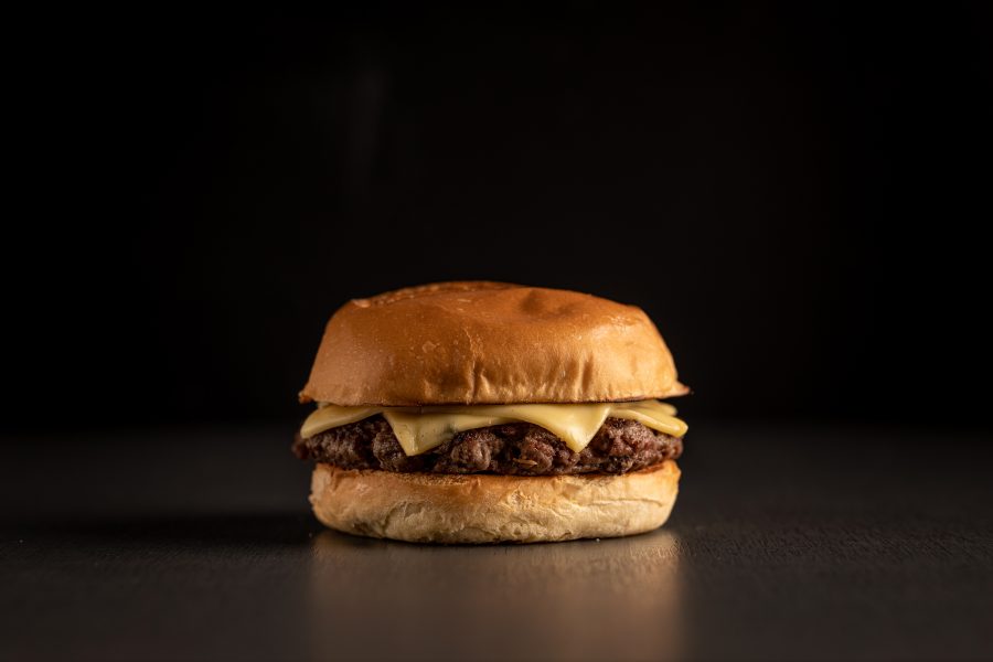 Bullguer vende cheeseburger a R$ 10 na quarentena